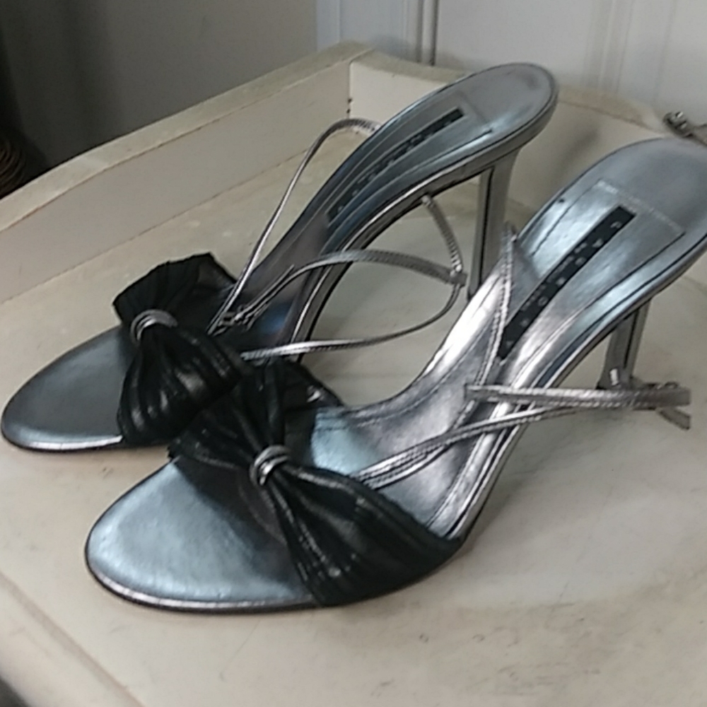 Laundry by Shelli Heels